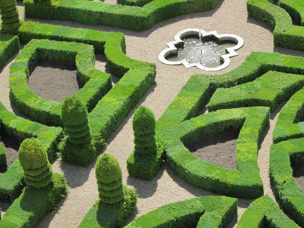 Jardins et fontaine du Château de Villandry en région Centre-Val de Loire
