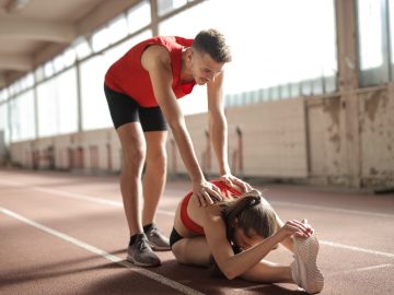 couple qui s'étire avant le sport