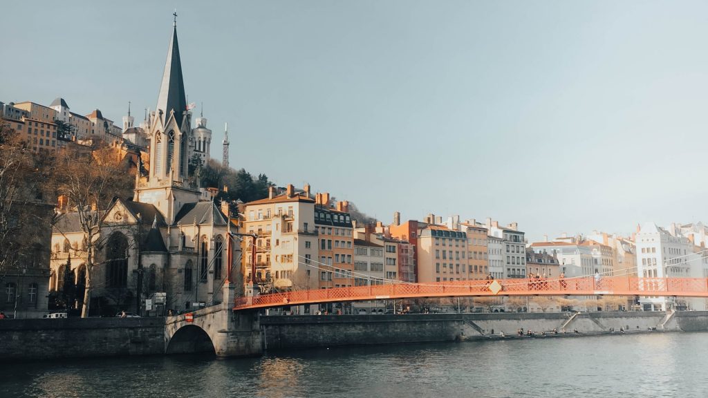 immeubles lyon au bord de l'eau 